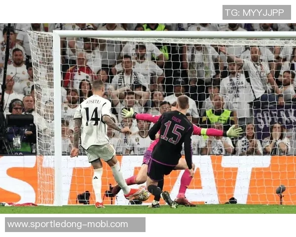 十人巴黎逆转局势埃梅里精准传中助攻门德斯精彩头球破门